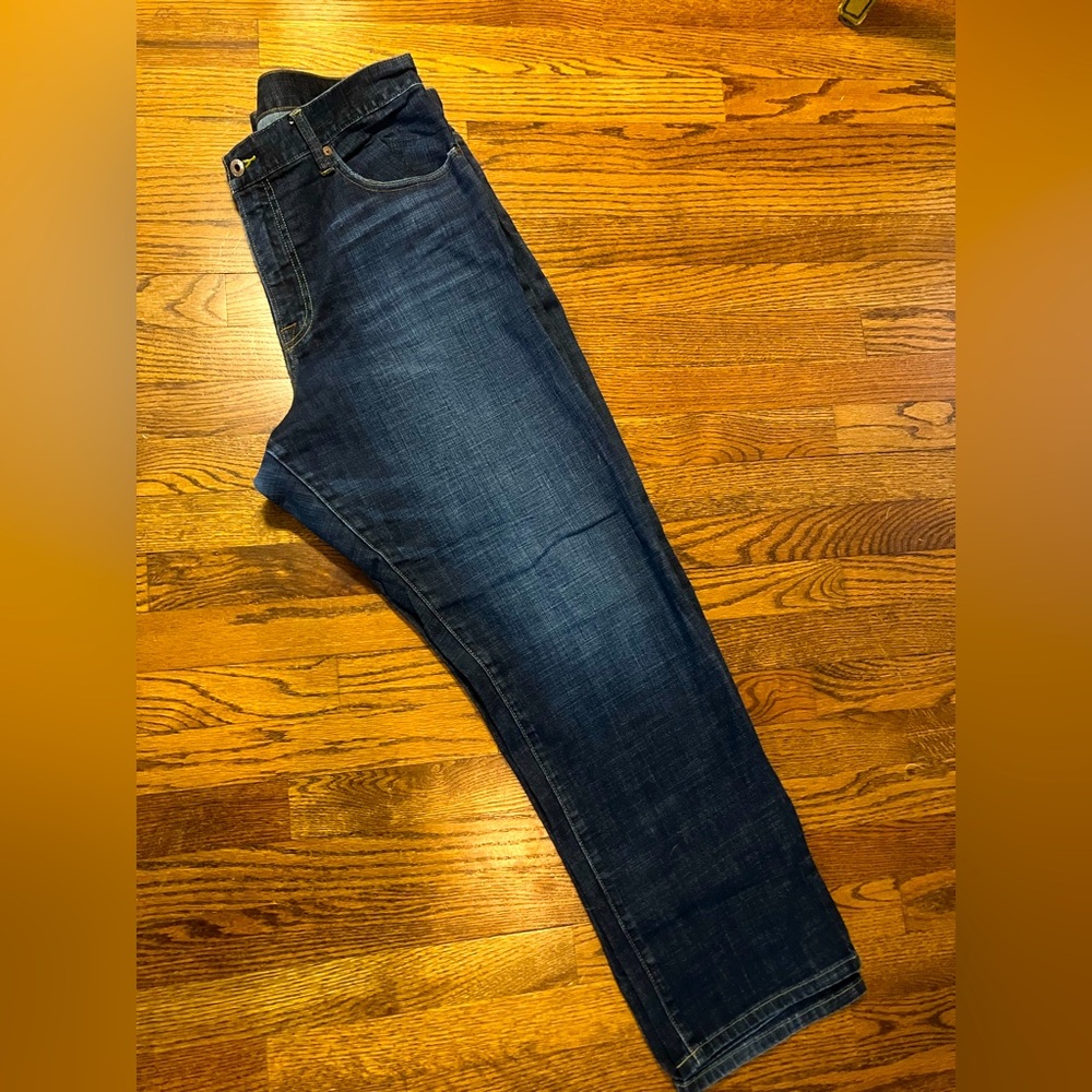 Dark wash mens Lucky Brand jeans!